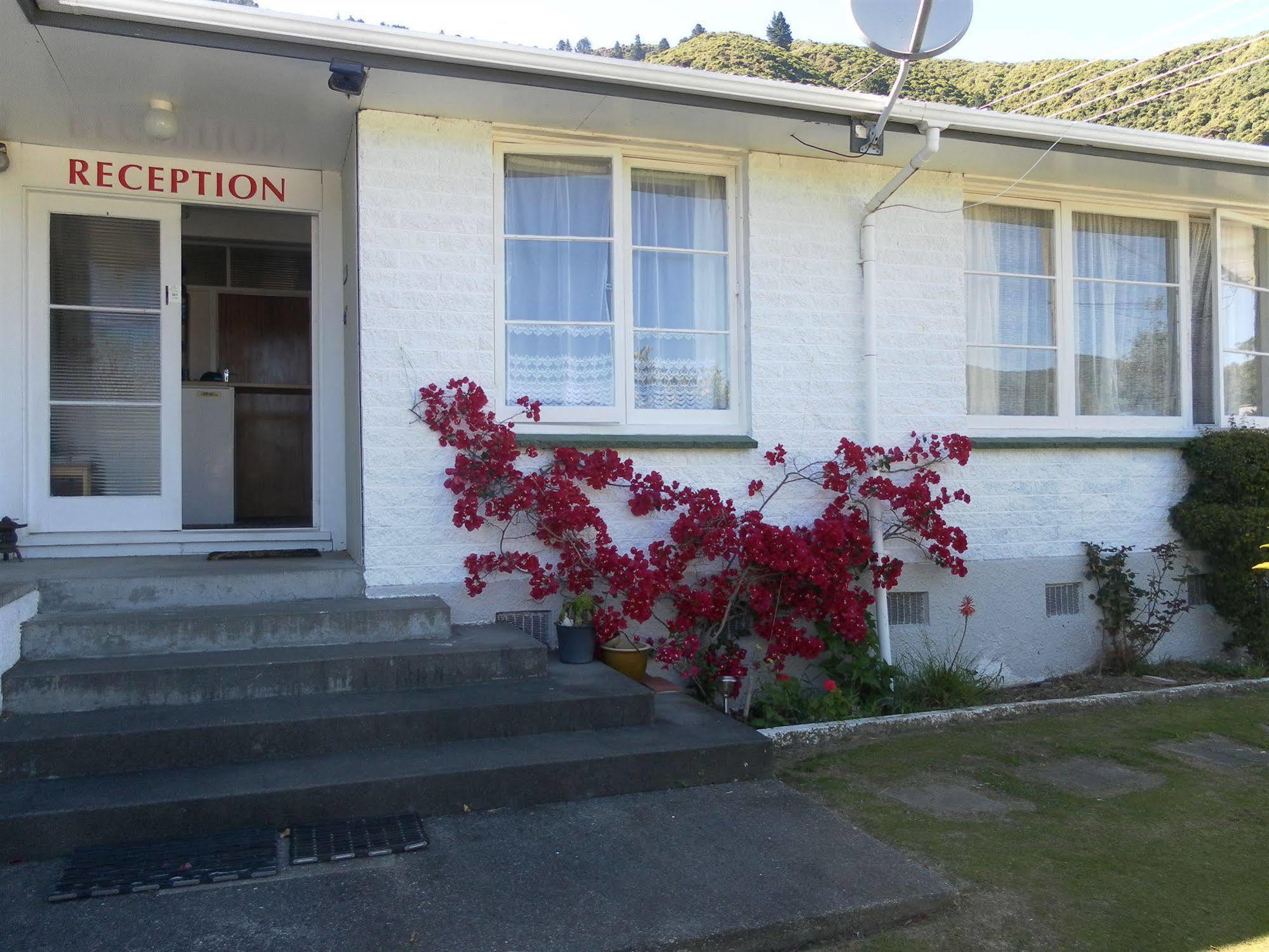Beachside Sunnyvale Motel Picton Exterior photo